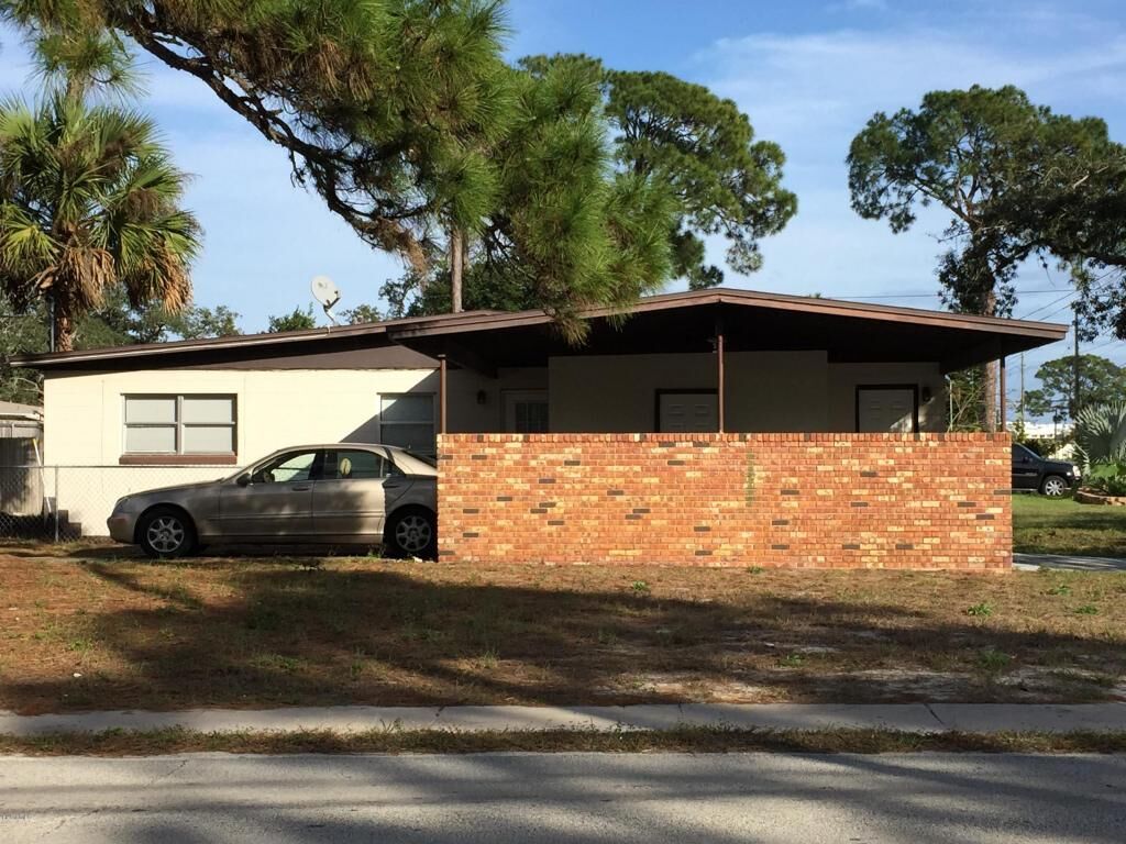 Property Photo:  182 Pinecrest Street  FL 32780 
