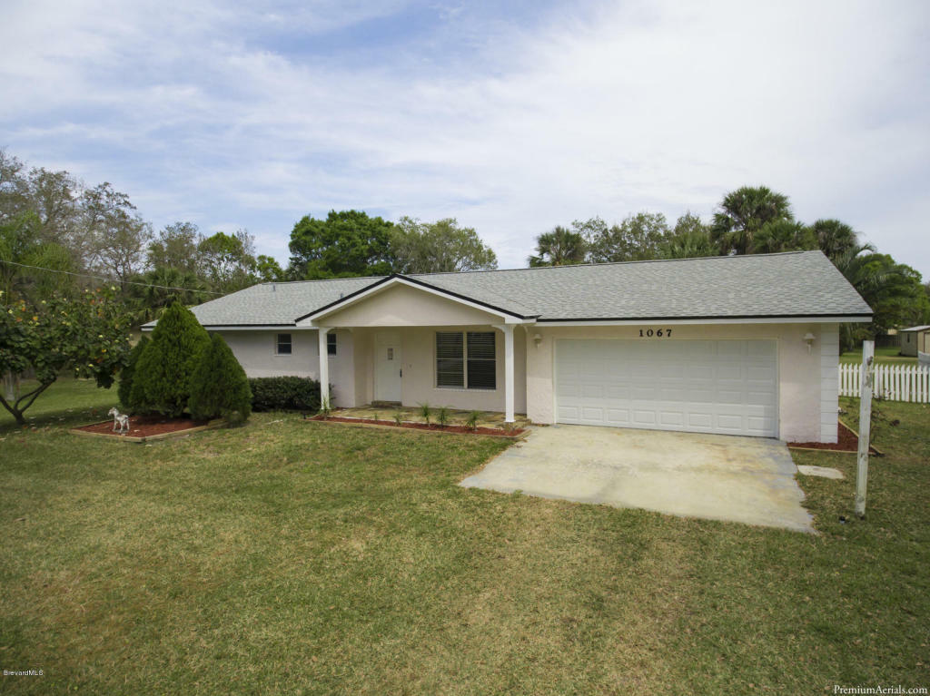 Property Photo:  1067 Sandy Lane NE  FL 32905 