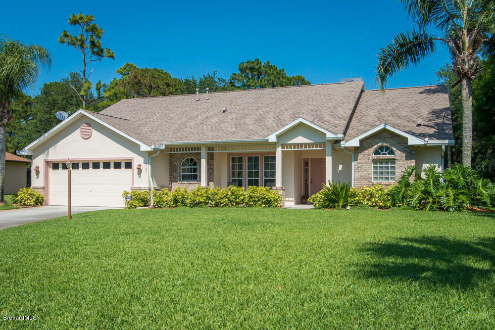 Property Photo:  1725 Williamsburg Way  FL 32934 