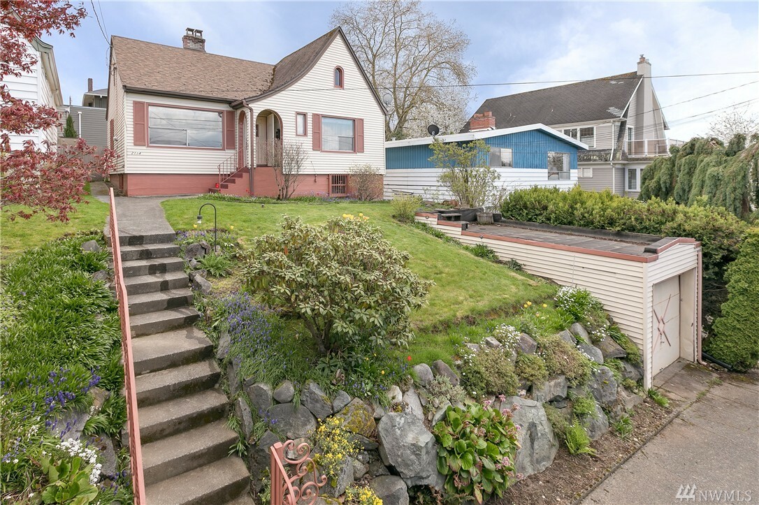 Property Photo:  2114 30th Ave S  WA 98144 