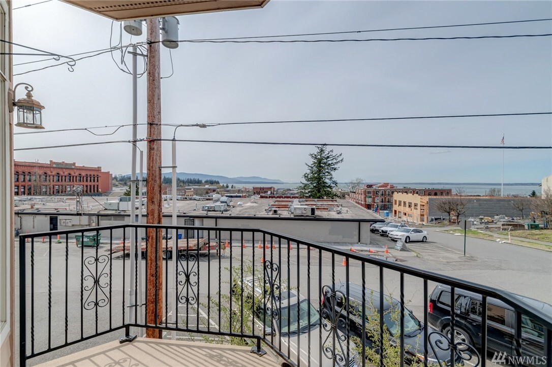 Property Photo: 1201 13th St 202 WA 98225