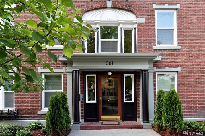 901 NE 43rd St 103  Seattle WA 98105 photo