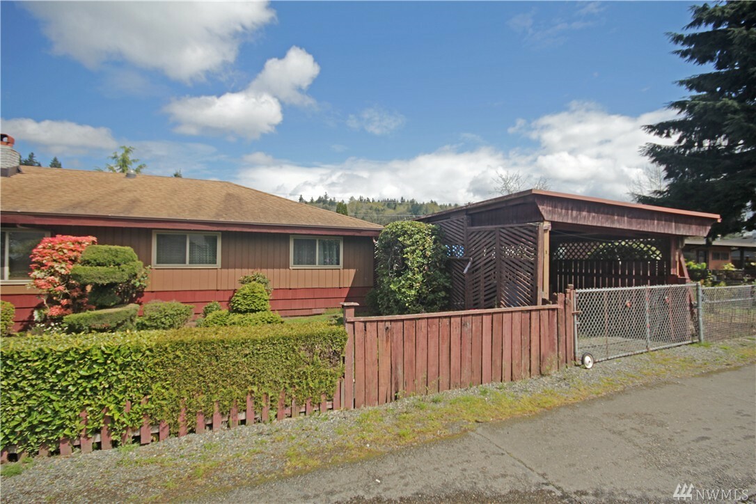 Property Photo:  13134 SE 149th St  WA 98058 