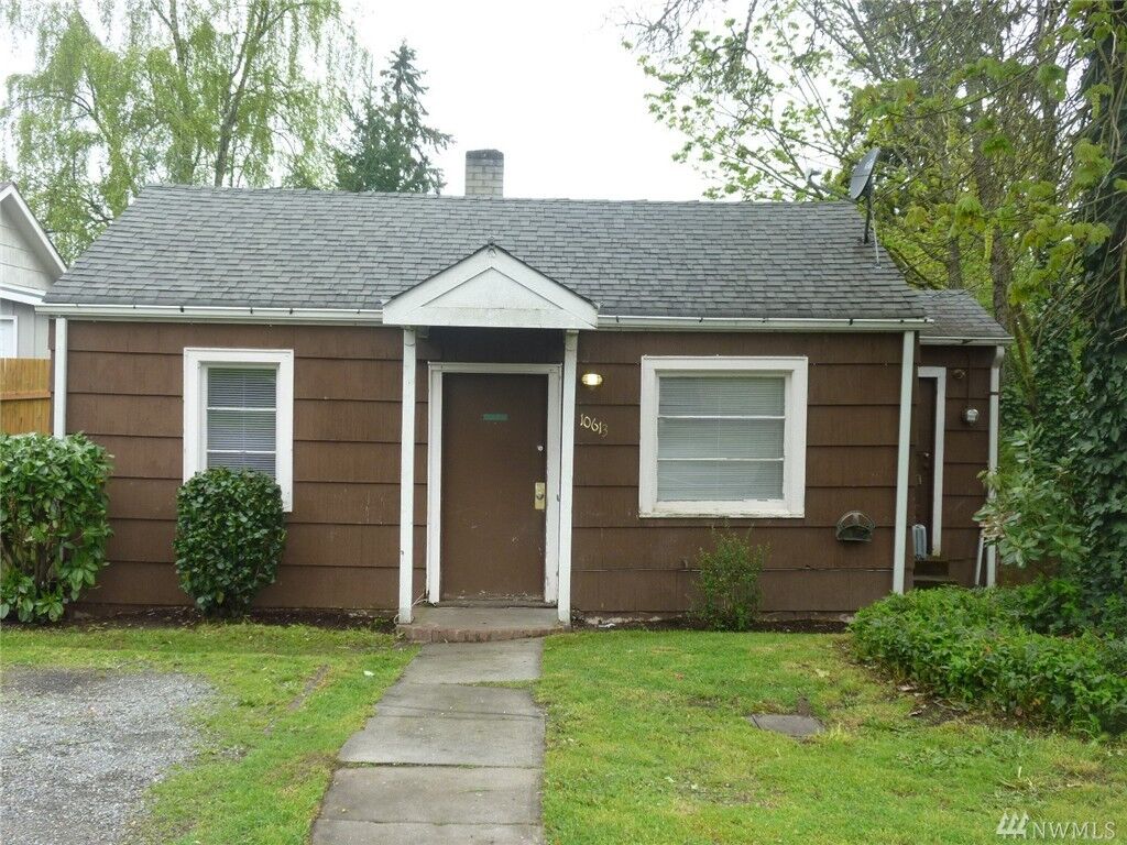 Property Photo:  10613 28th Ave SW  WA 98146 