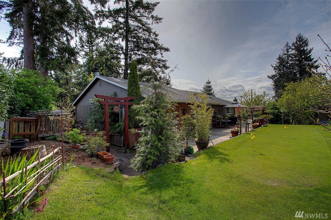 Property Photo:  550 Berkeley Ave  WA 98466 
