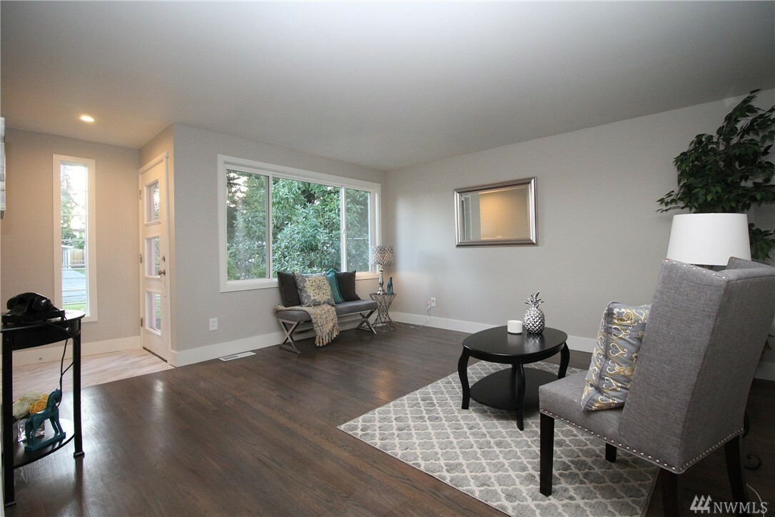 Property Photo: 12636 Occidental Ave S WA 98168