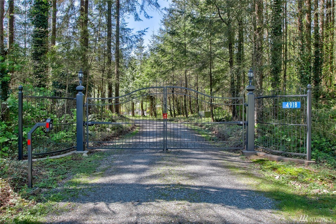 Property Photo:  4918 Robinwood Lane  WA 98232 