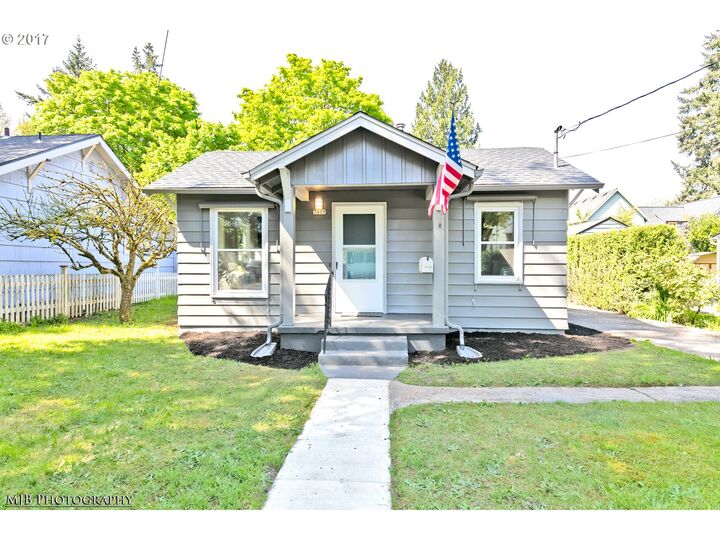 7419 SE Reedway St  Portland OR 97206 photo