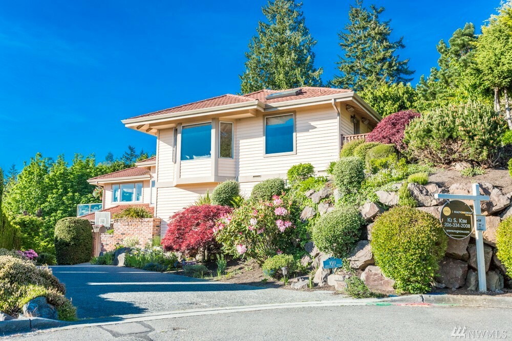 Property Photo: 9511 Forest Dell Dr WA 98020