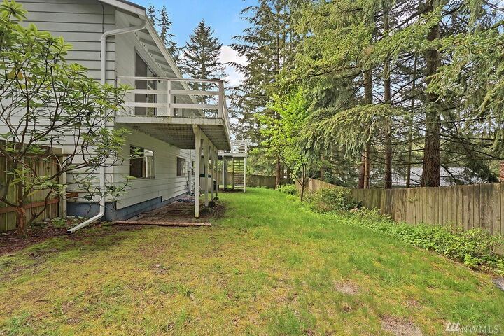 Property Photo:  1801 NE 199th St  WA 98155 