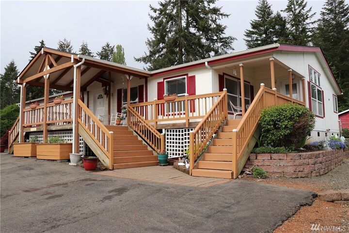 Property Photo:  741 SE Crescent Dr  WA 98584