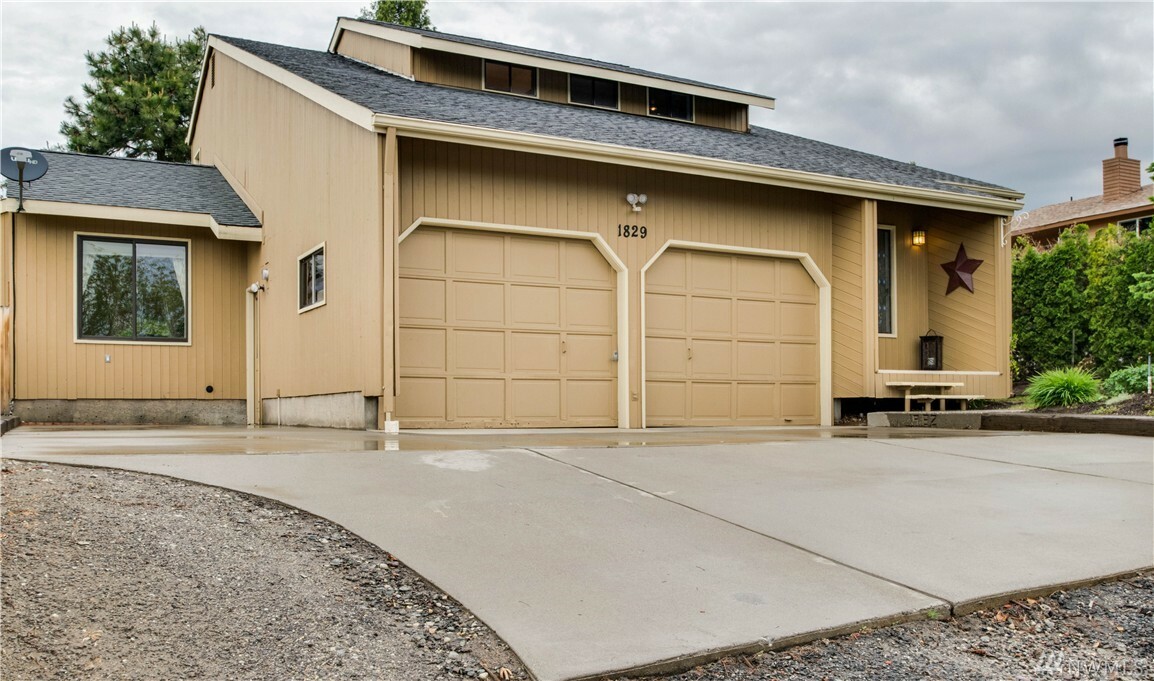 Property Photo: 1829 8th St NE WA 98802