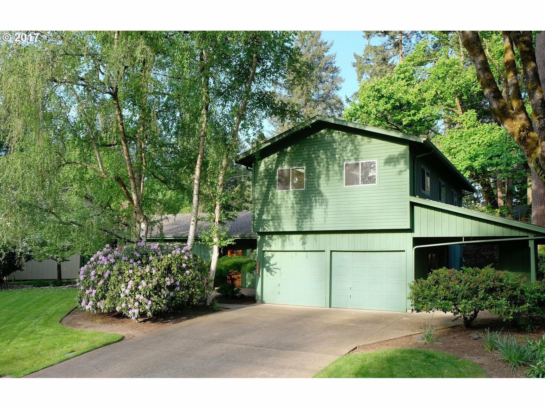 Property Photo: 1545 Russet Dr OR 97401
