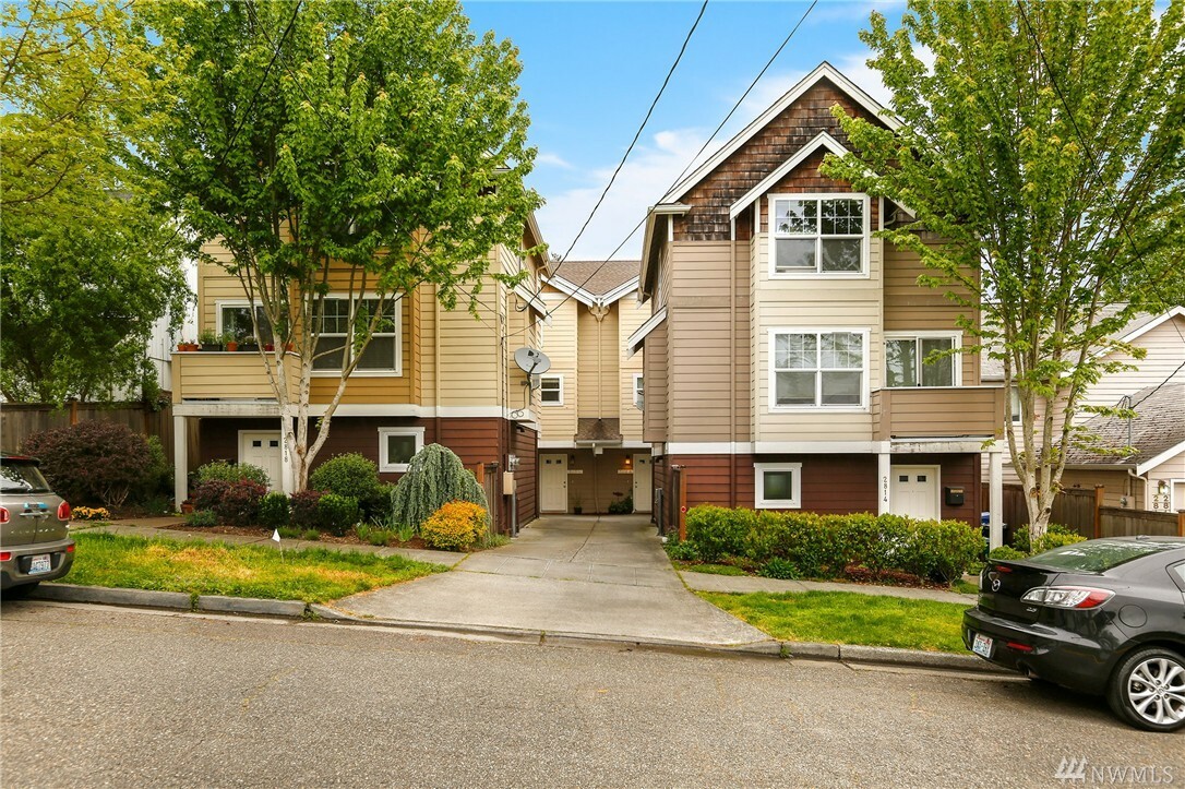 Property Photo:  2816 SW Adams St B  WA 98126 