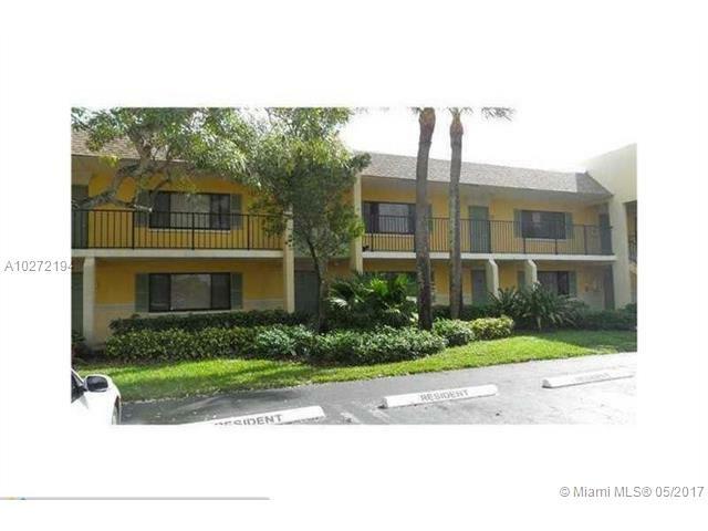 Property Photo: 118 Meadows Cir 118 FL 33436
