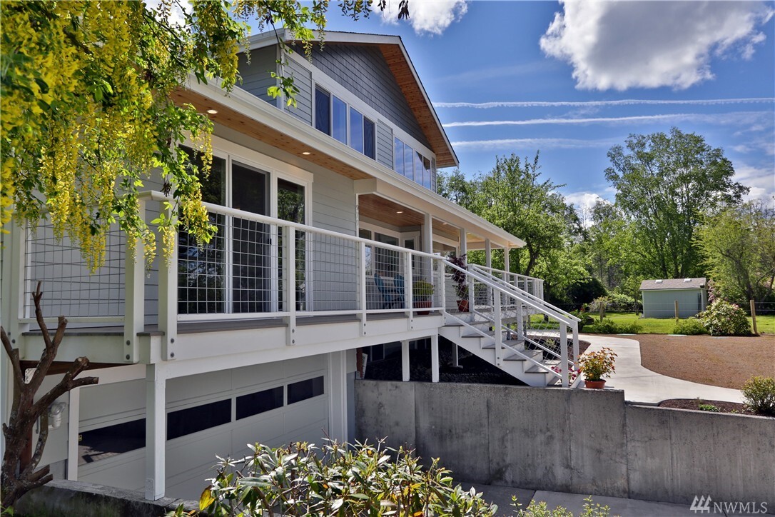 Property Photo: 979 Edgecliff Dr WA 98260