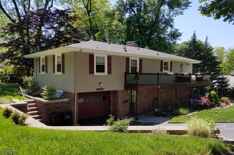 Property Photo:  2 Hillspring Rd  NJ 07871 