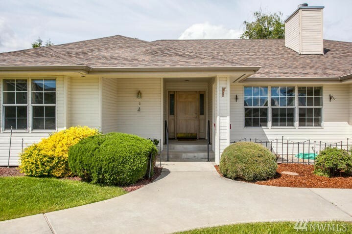 Property Photo: 8 Sunburst St WA 98801