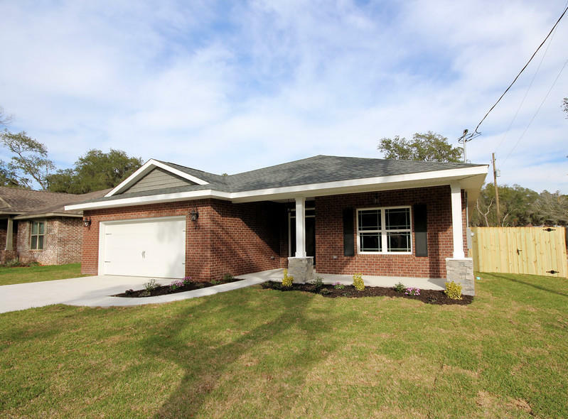 Property Photo:  40 Marlborough Road  FL 32579 