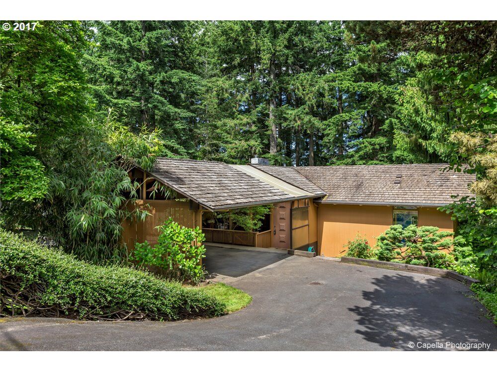 Property Photo:  2235 Fernwood Cir  OR 97034 