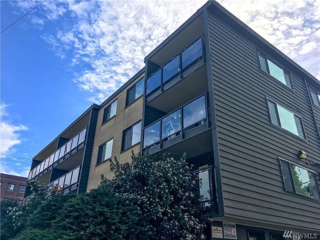 Property Photo:  2635 Franklin Ave E  WA 98102 