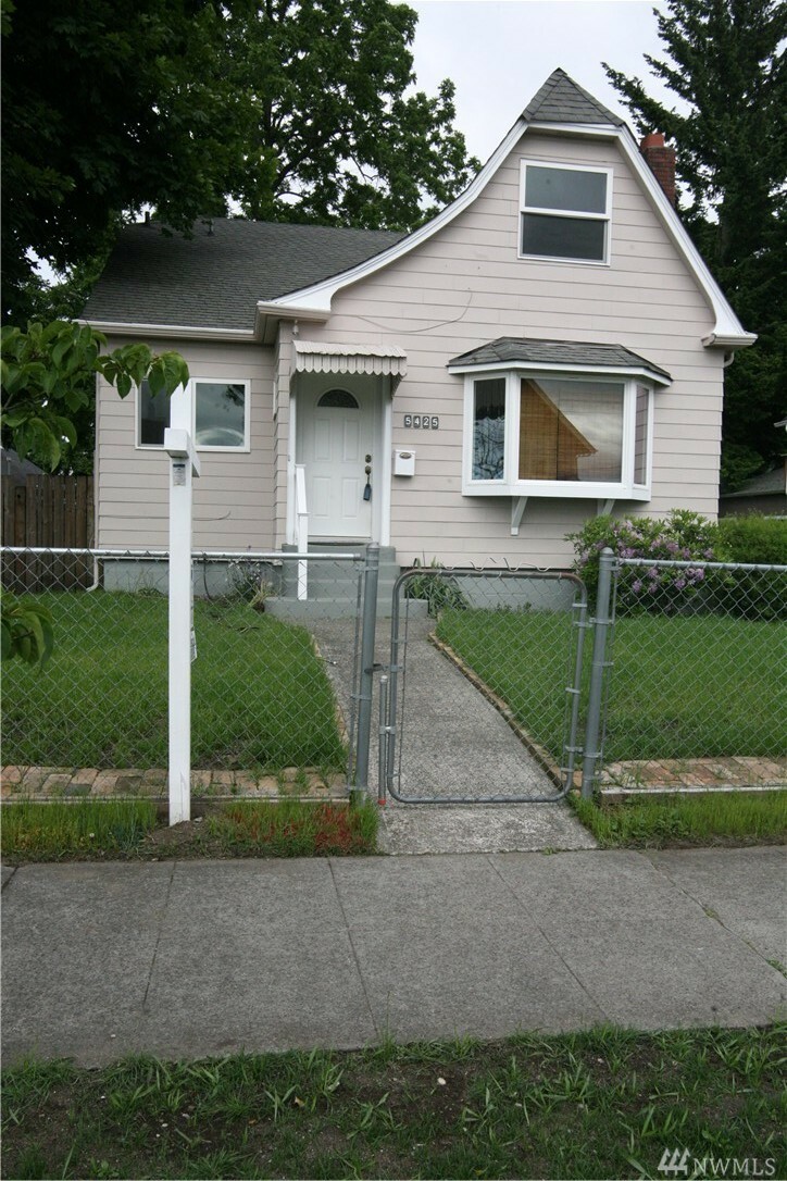 Property Photo: 5425 S Warner St WA 98409