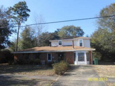 Property Photo: 409 Paradise Road FL 32578
