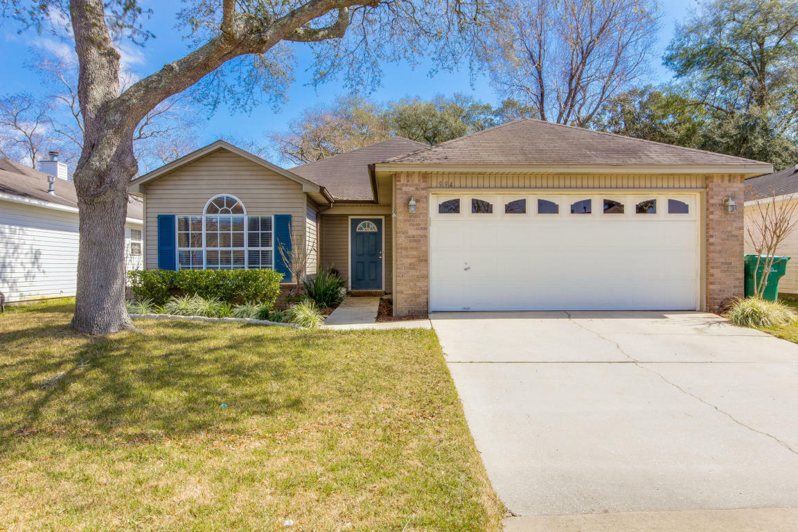 Property Photo:  994 John Wayne Circle  FL 32547 