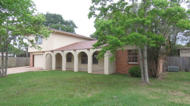 Property Photo: 639 NE Merioneth Court FL 32547