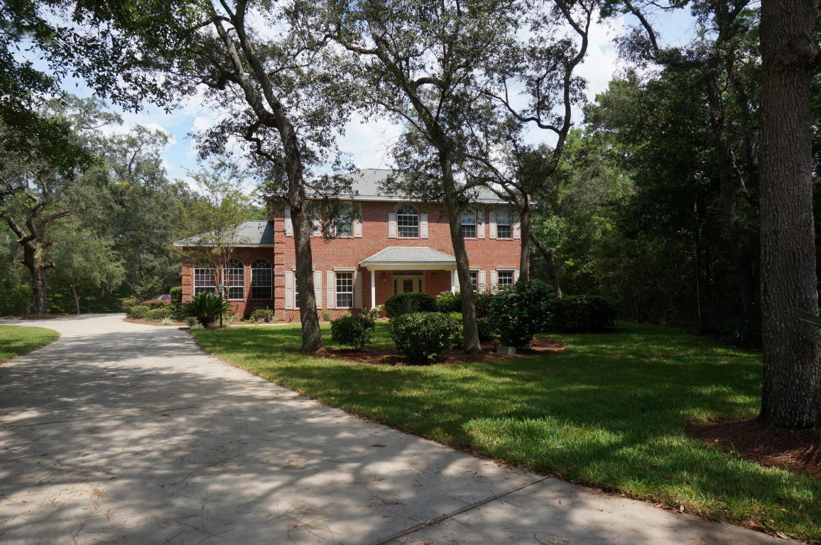 Property Photo: 104 Kent Court FL 32578