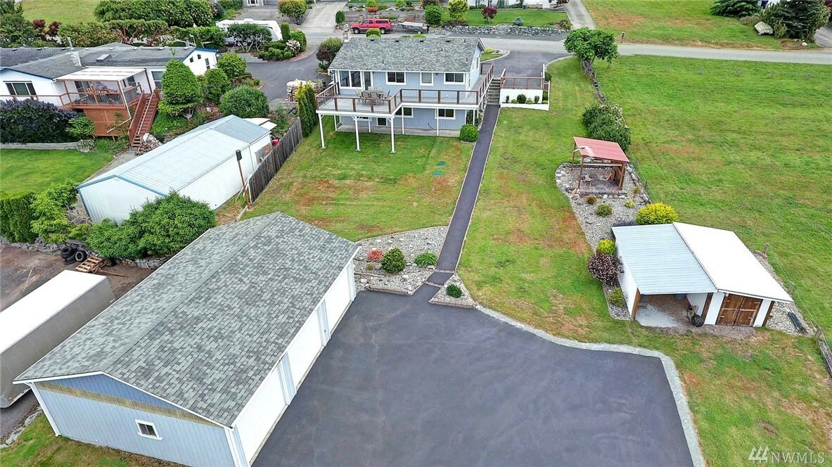 Property Photo: 227 Henning Dr WA 98282