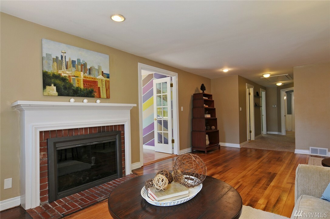 Property Photo: 1720 NE 97th St WA 98115