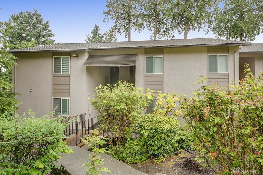 Property Photo:  11629 100th Ave NE A-9W  WA 98034 