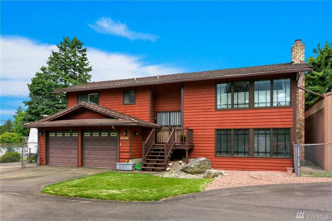 Property Photo:  1604 S 269th Ct  WA 98198 