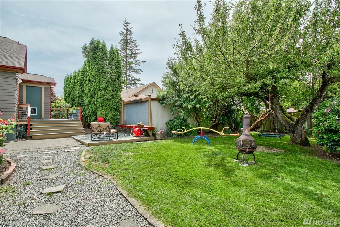 Property Photo:  1019 Carpenter St  WA 98274 