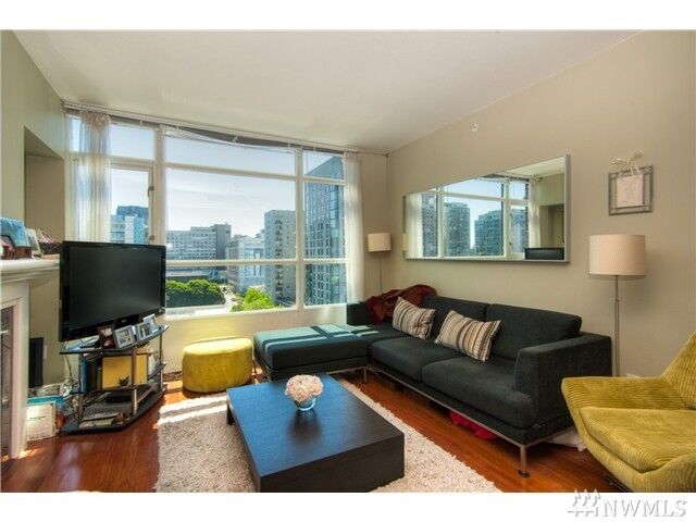 Property Photo: 1420 Terry Ave 1707 WA 98101