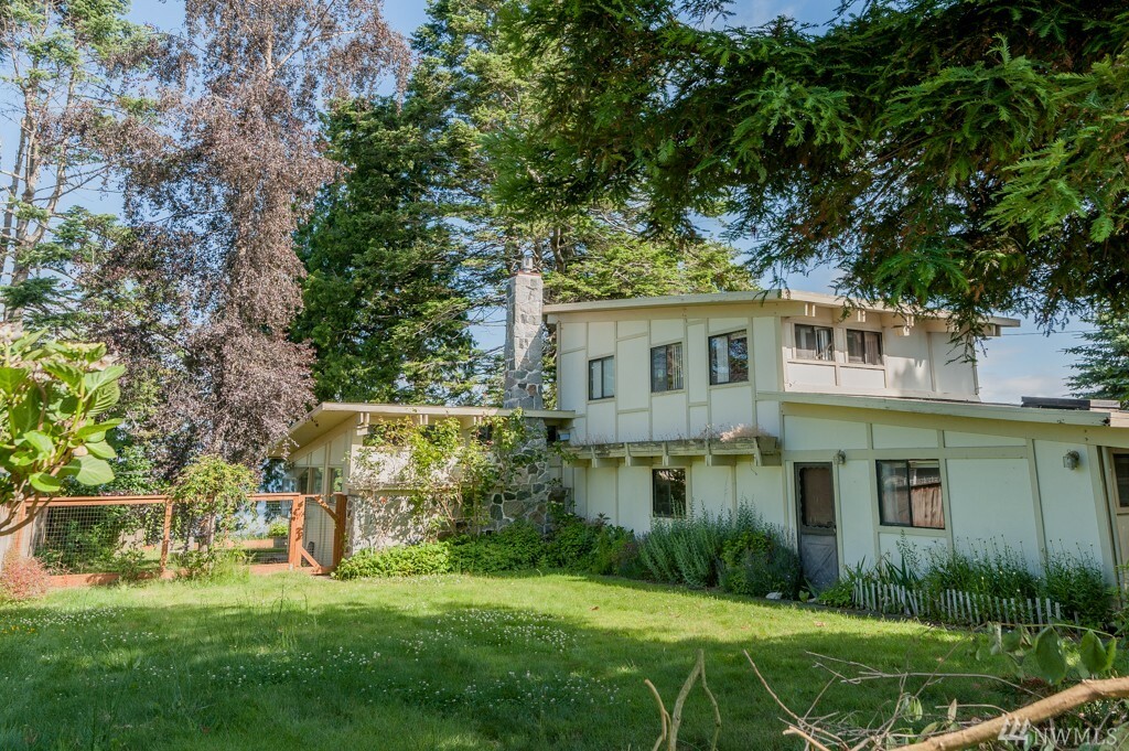 Property Photo:  6989 Birch Bay Dr  WA 98230 