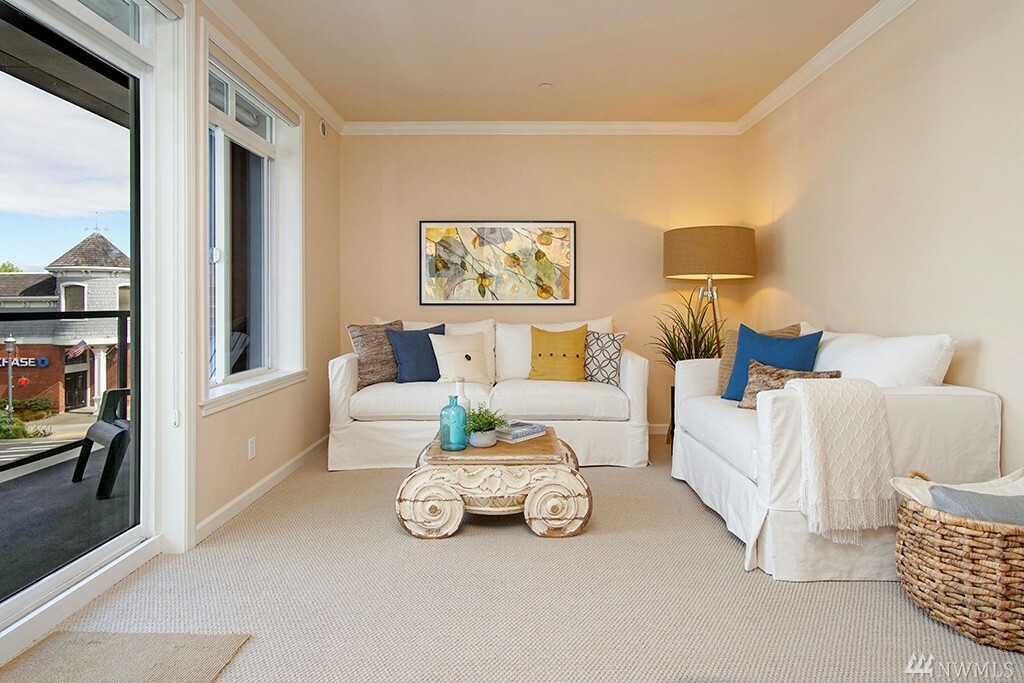 Property Photo: 505 5th Ave S 210 WA 98020