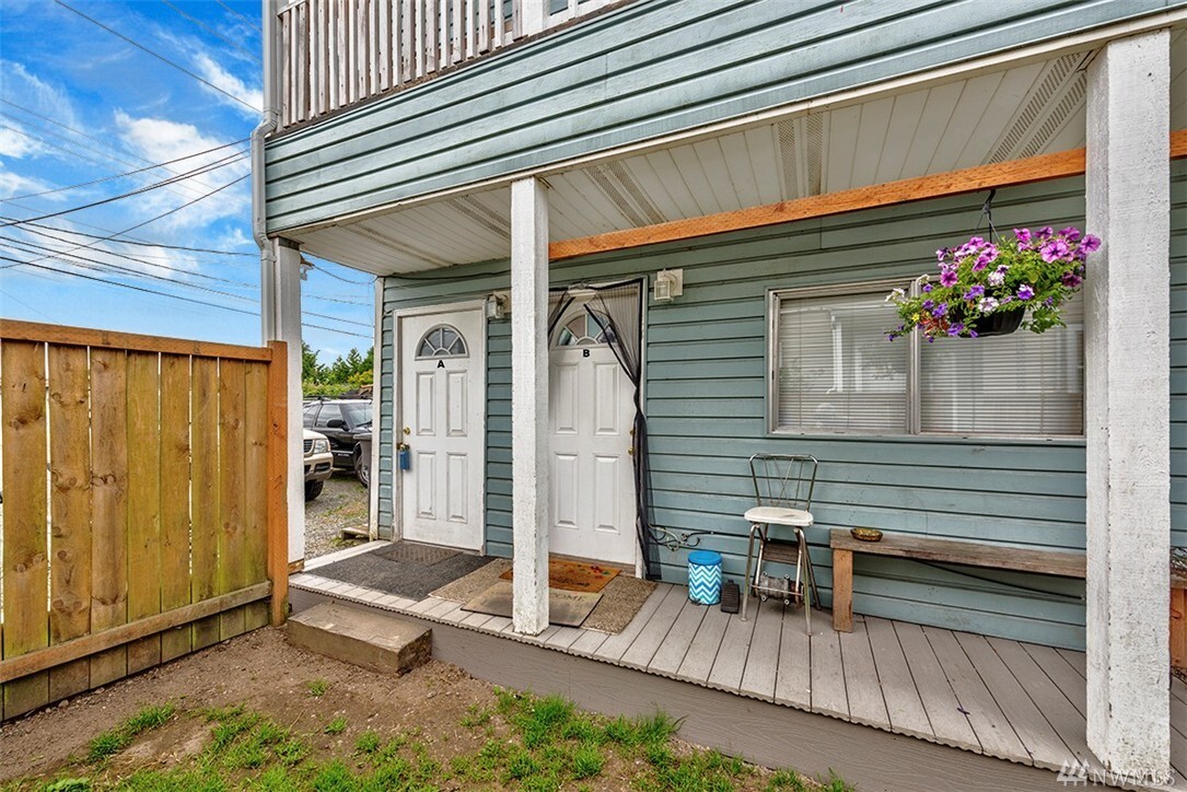 Property Photo: 1513 Walnut St WA 98201