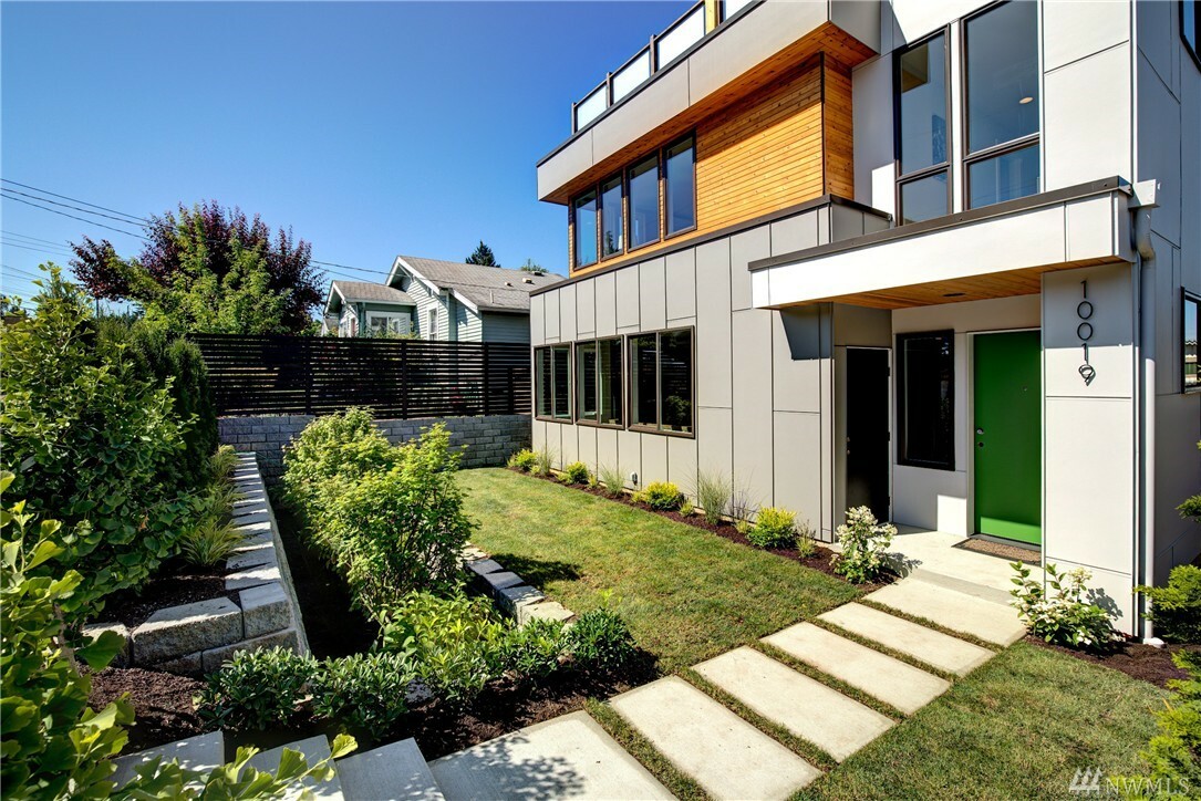 Property Photo: 10019 California Ave SW WA 98146