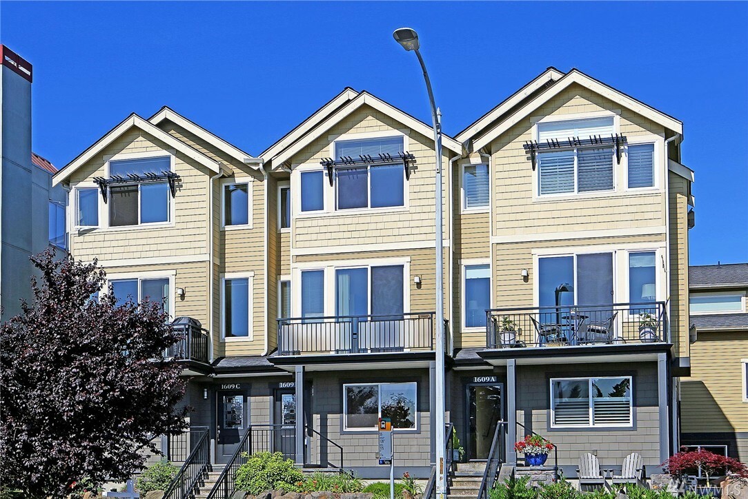 Property Photo:  1609 California Ave SW C  WA 98116 