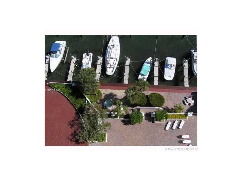 Property Photo:  200 SE 15 Rd 17E  FL 33129 