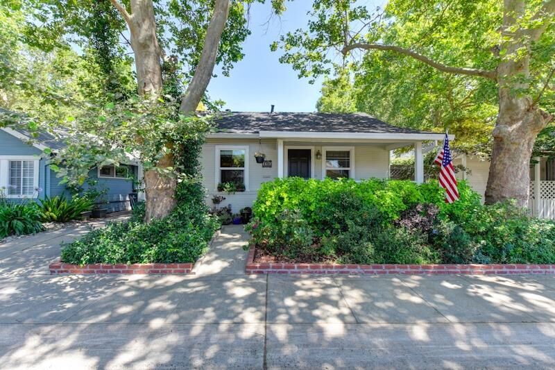 Property Photo: 1613 Caramay Way CA 95818