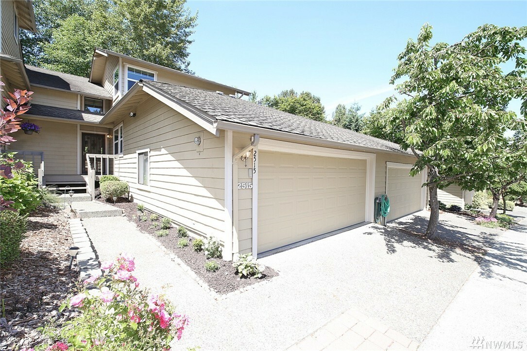 Property Photo:  2515 174th Ave NE  WA 98052 