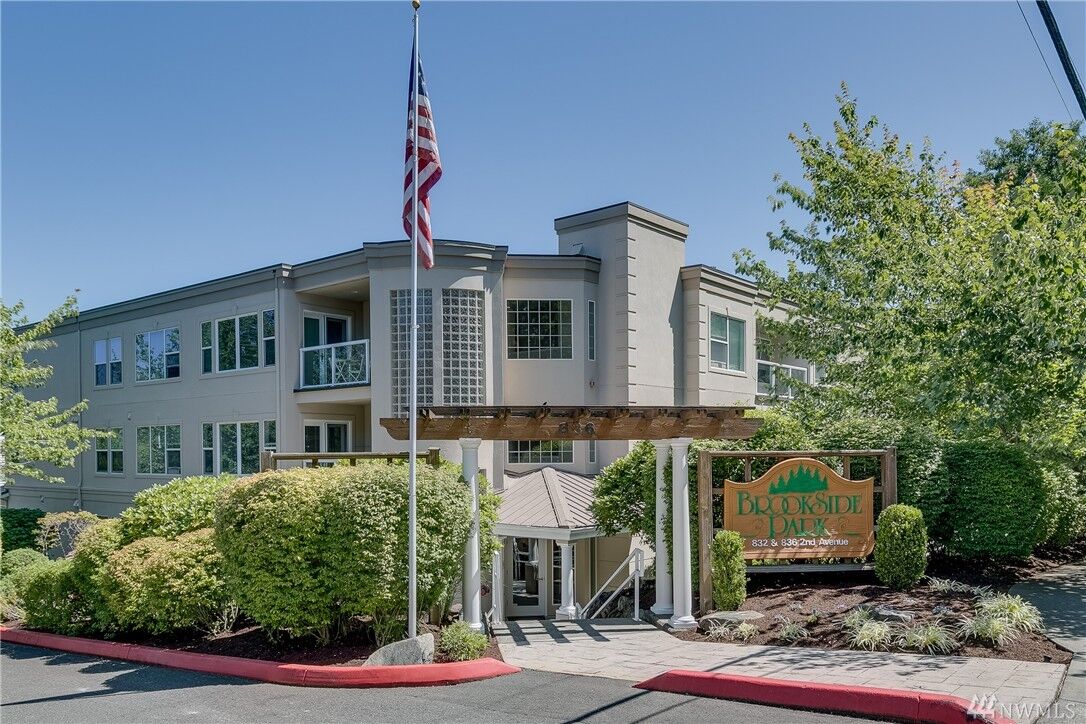 Property Photo:  836  2nd Avenue 103  WA 98033 