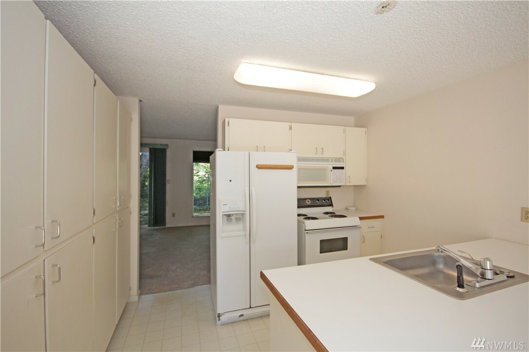 Property Photo:  220 SW 200th St 176  WA 98166 