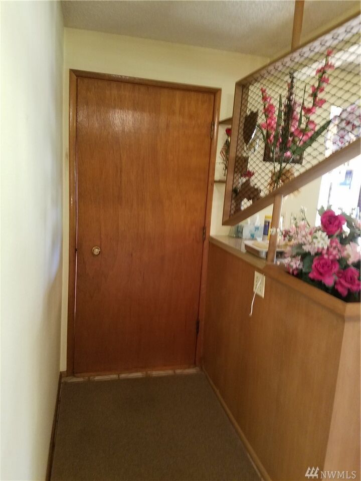 Property Photo: 31206 8th Ave S WA 98003