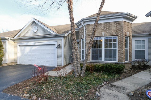 Property Photo:  70 Ashbrook Court  IL 60030 