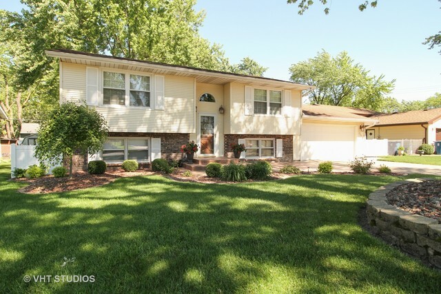 Property Photo:  330 Monroe Avenue  IL 60915 