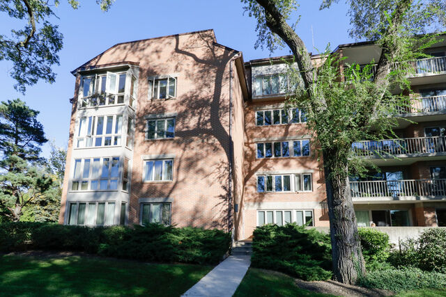 Property Photo:  22 Park Lane 408  IL 60068 